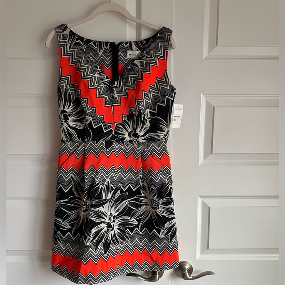 Milly Mitered Tangerine Orange Black Abstract Chevron Floral Detail Vneck NWT 10 - Picture 4 of 7